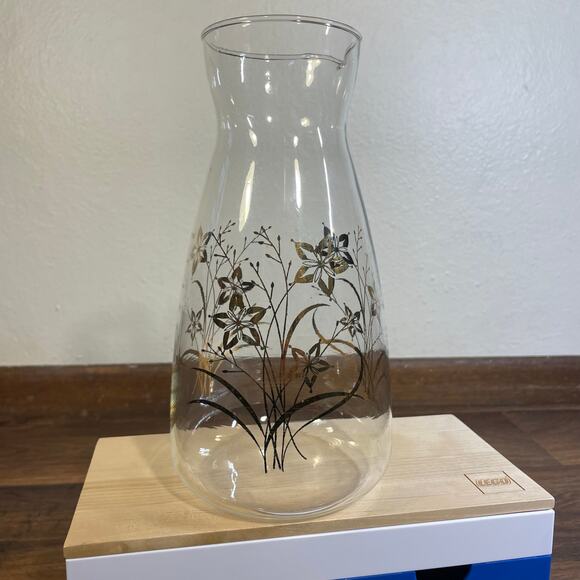 Vintage Pyrex Glass Juice Carafe Gold Floral Design 9.75" high 48oz - Picture 8 of 9